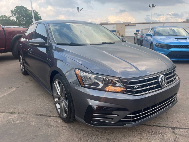 Volkswagen Passat Vehicle Image 04