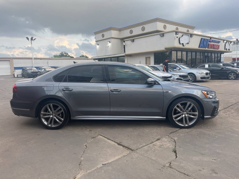 Volkswagen Passat Vehicle Image 05