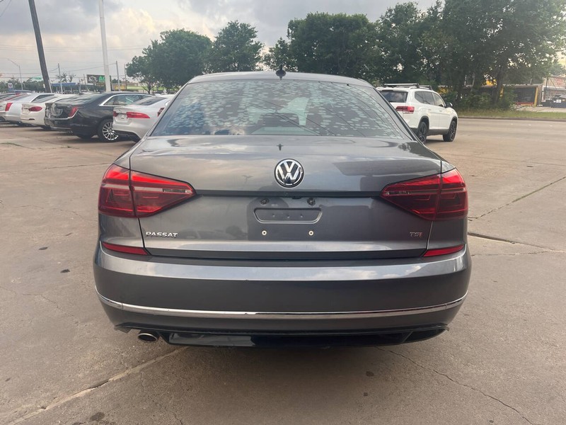 Volkswagen Passat Vehicle Image 07