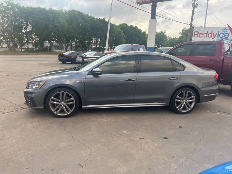 Volkswagen Passat Vehicle Image 09