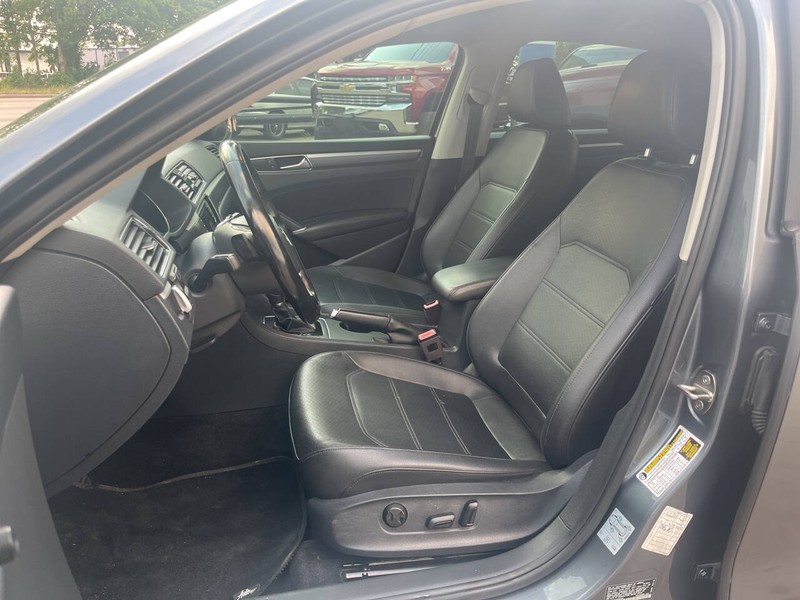 Volkswagen Passat Vehicle Image 10