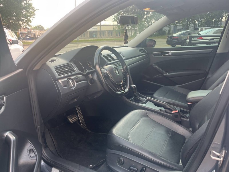 Volkswagen Passat Vehicle Image 11