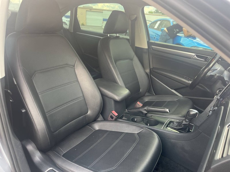 Volkswagen Passat Vehicle Image 14