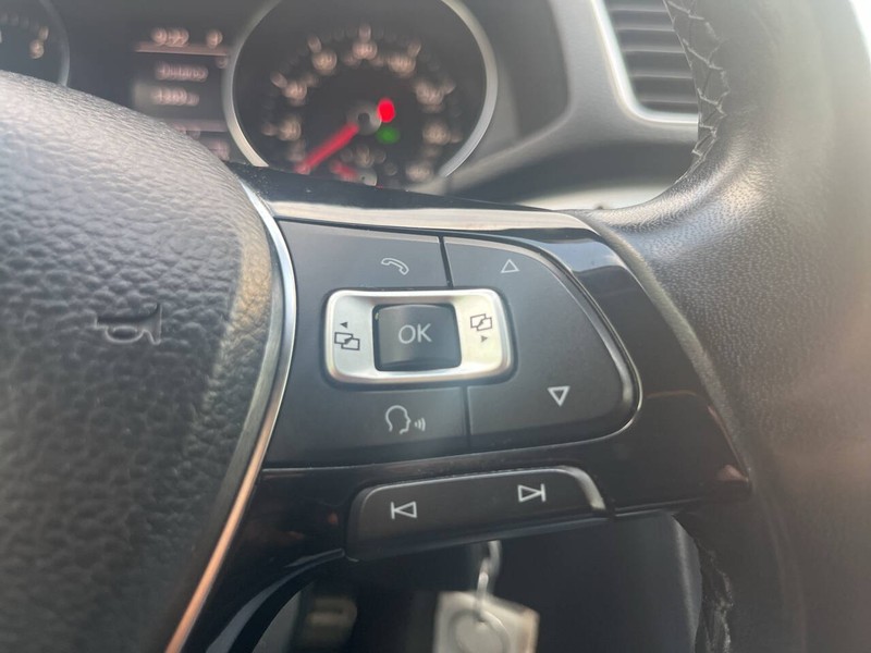 Volkswagen Passat Vehicle Image 16