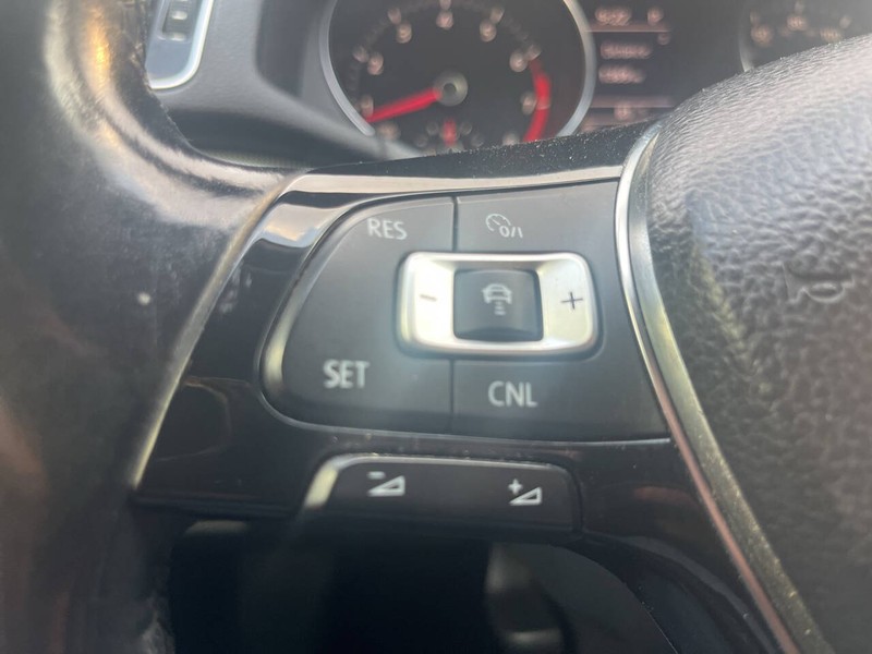 Volkswagen Passat Vehicle Image 17