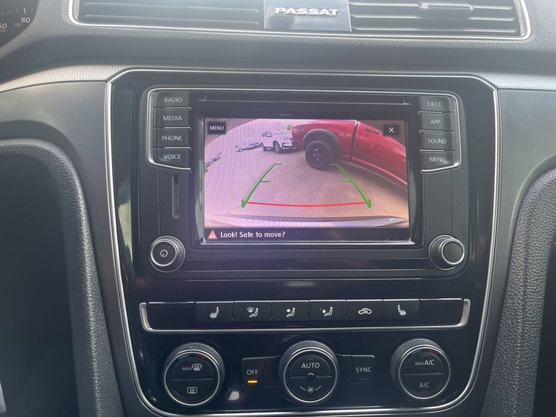 Volkswagen Passat Vehicle Image 19