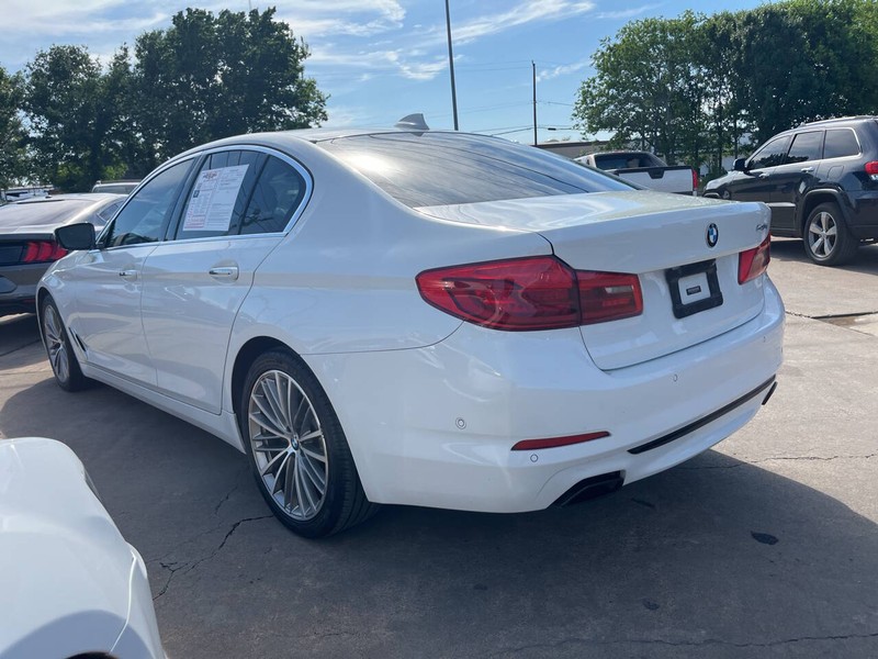 BMW 5 Series Vehicle Image 03