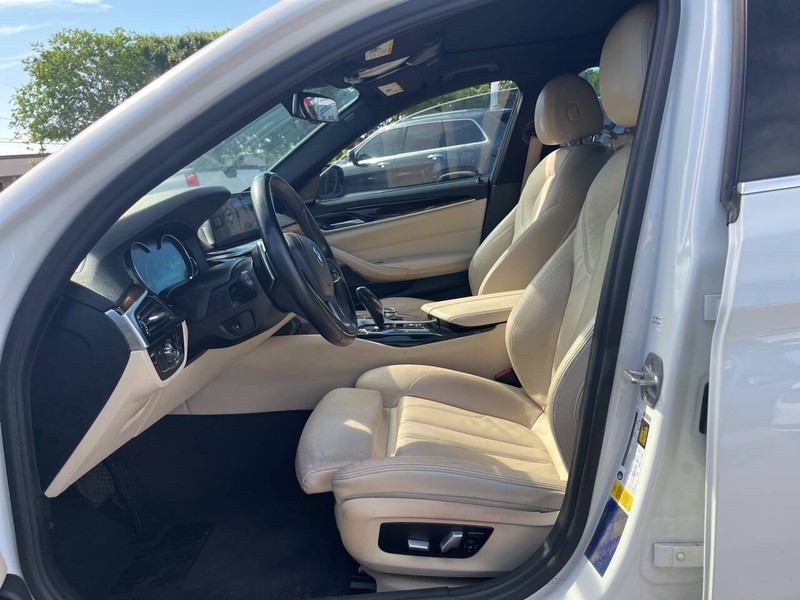BMW 5 Series Vehicle Image 05