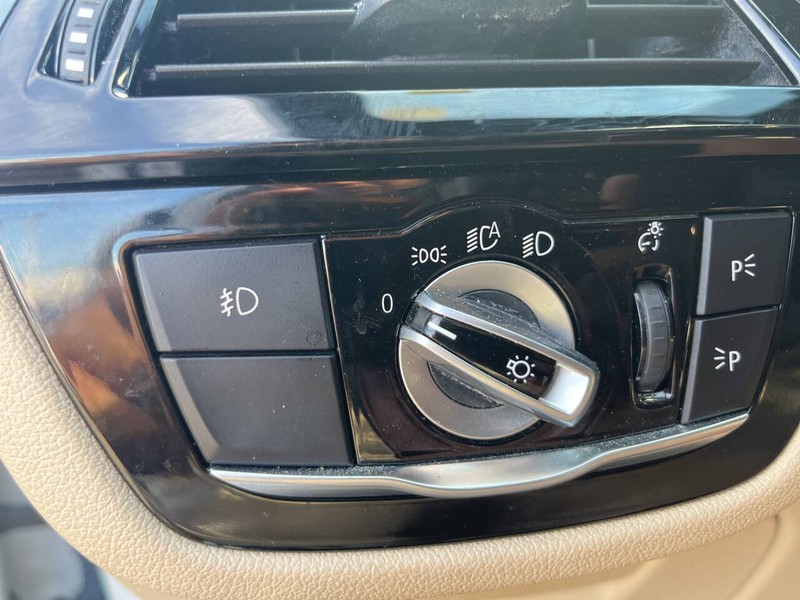 BMW 5 Series Vehicle Image 06
