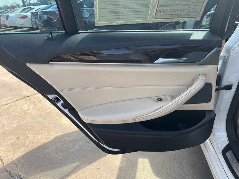 BMW 5 Series Vehicle Image 10