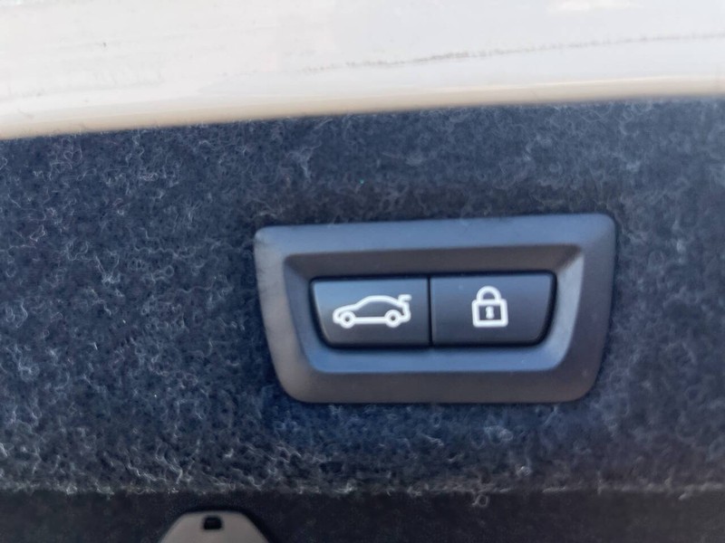 BMW 5 Series Vehicle Image 14
