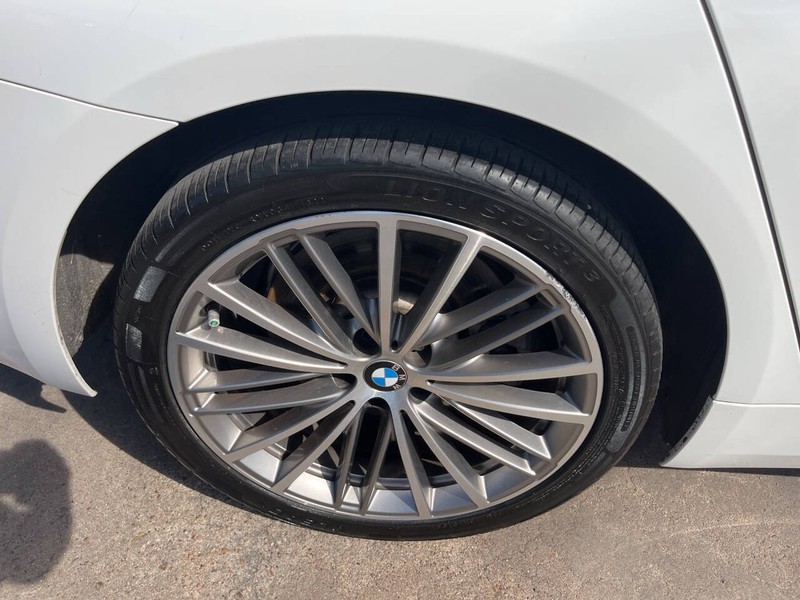 BMW 5 Series Vehicle Image 20