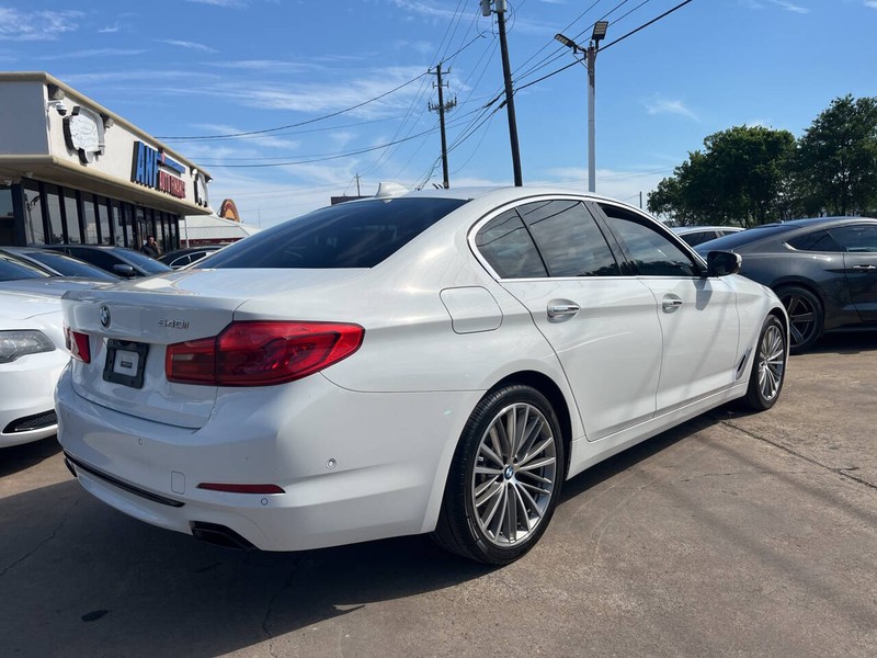 BMW 5 Series Vehicle Image 21