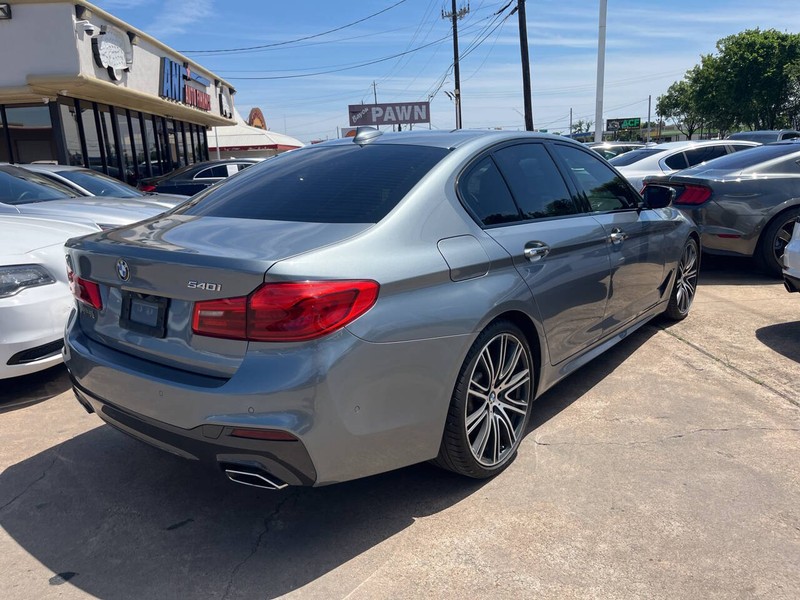 BMW 5 Series Vehicle Image 04