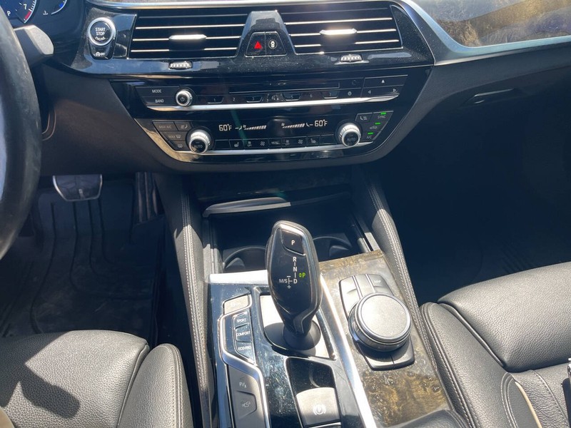 BMW 5 Series Vehicle Image 09