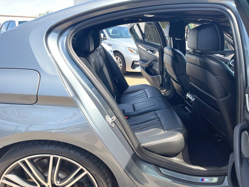 BMW 5 Series Vehicle Image 17