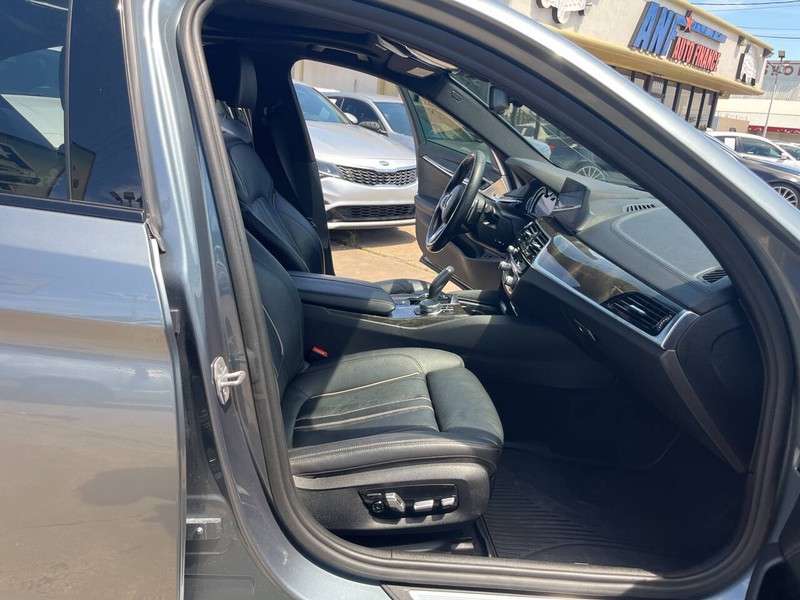 BMW 5 Series Vehicle Image 18