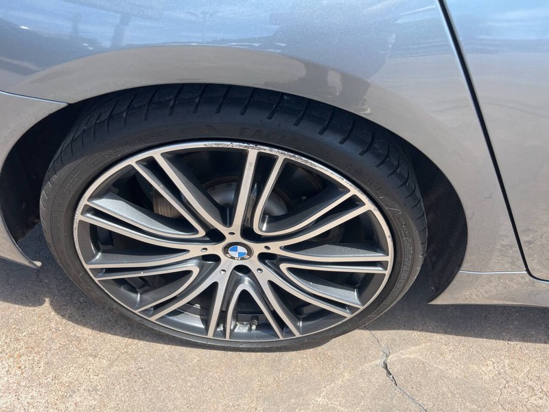 BMW 5 Series Vehicle Image 20