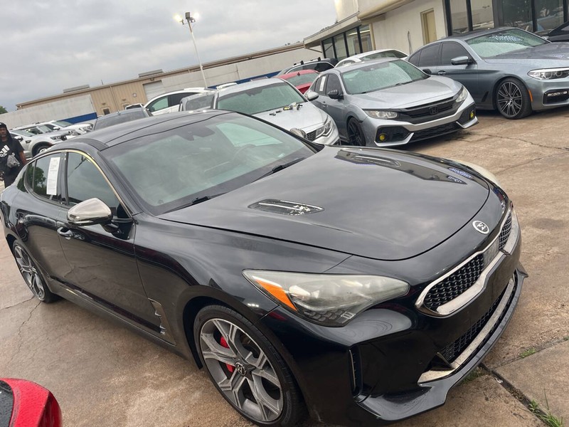 Kia Stinger Vehicle Image 02