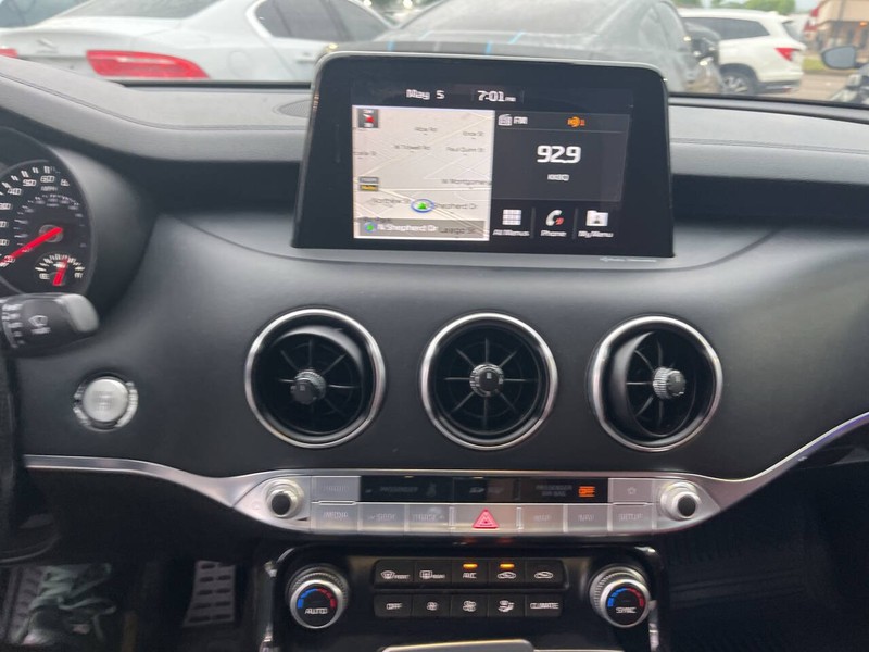 Kia Stinger Vehicle Image 11