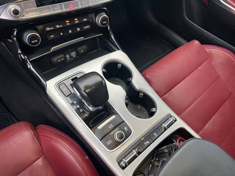 Kia Stinger Vehicle Image 14