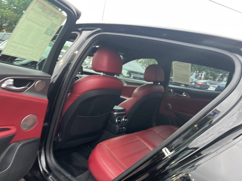 Kia Stinger Vehicle Image 15