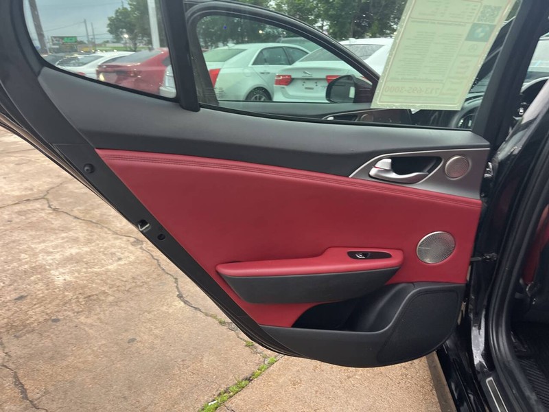 Kia Stinger Vehicle Image 16