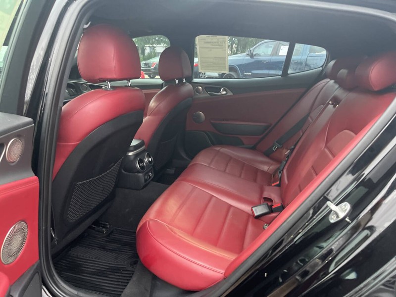Kia Stinger Vehicle Image 17