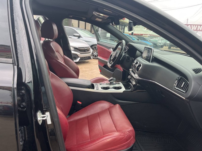 Kia Stinger Vehicle Image 20