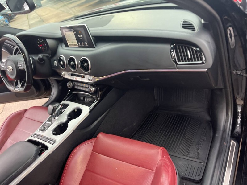 Kia Stinger Vehicle Image 21