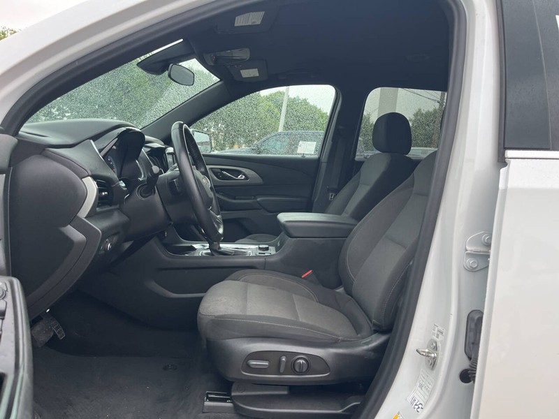 Chevrolet Traverse Vehicle Image 04