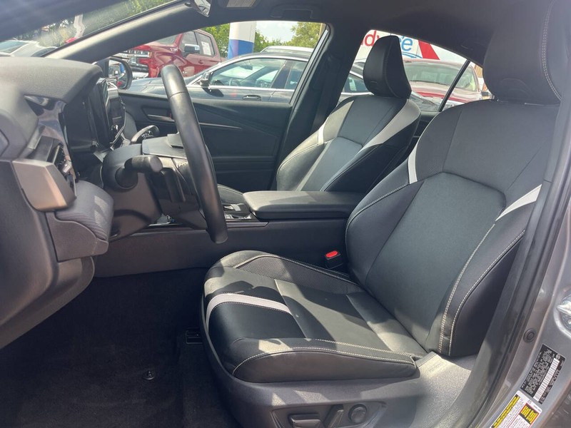 Toyota Camry Vehicle Image 11