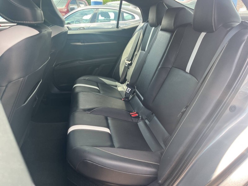 Toyota Camry Vehicle Image 14