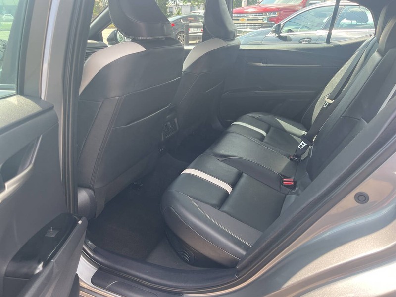 Toyota Camry Vehicle Image 15