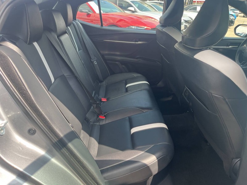 Toyota Camry Vehicle Image 16