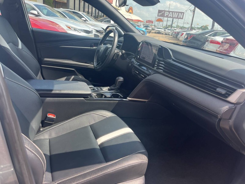 Toyota Camry Vehicle Image 18