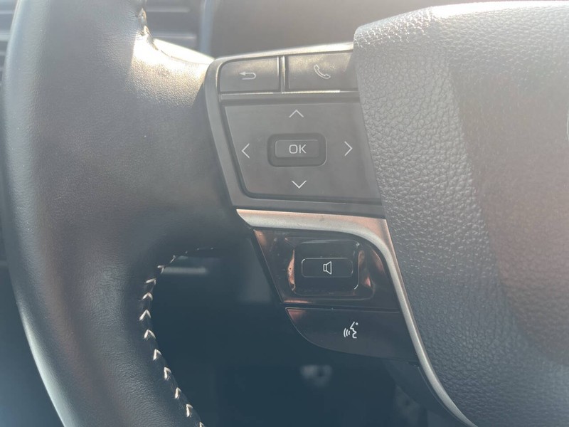 Toyota Camry Vehicle Image 20