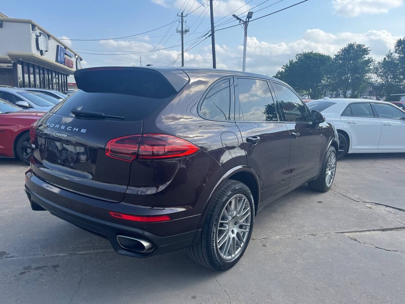 Porsche Cayenne Vehicle Image 05