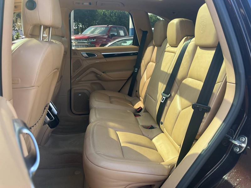 Porsche Cayenne Vehicle Image 11