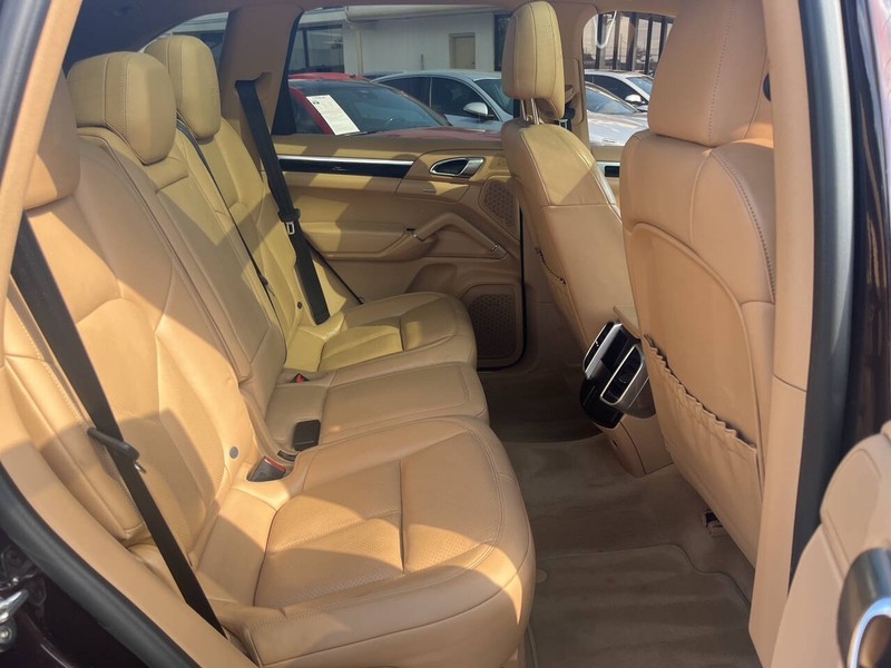 Porsche Cayenne Vehicle Image 12