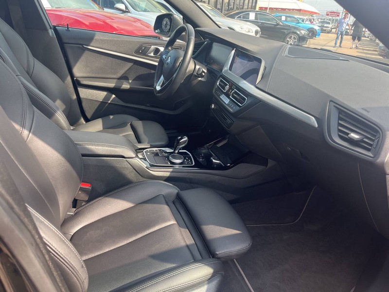 BMW 2 Series Vehicle Image 17