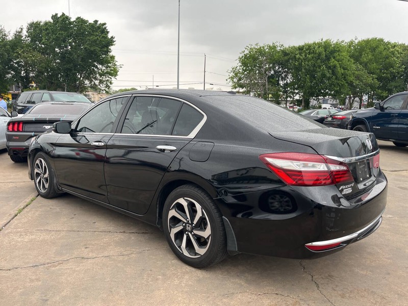 Honda Accord Sedan Vehicle Image 04