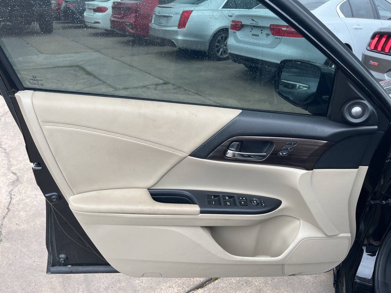 Honda Accord Sedan Vehicle Image 05