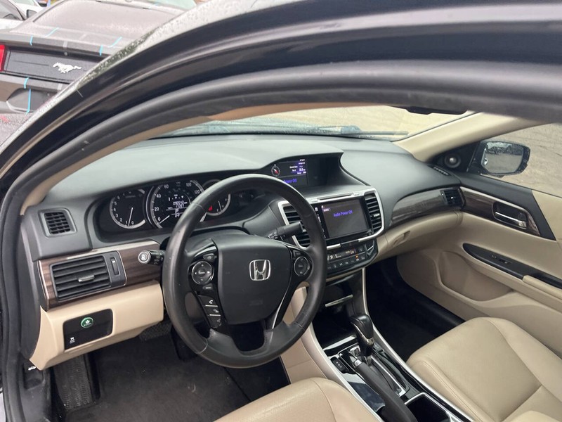 Honda Accord Sedan Vehicle Image 07