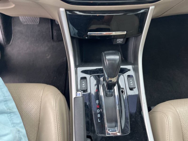 Honda Accord Sedan Vehicle Image 11