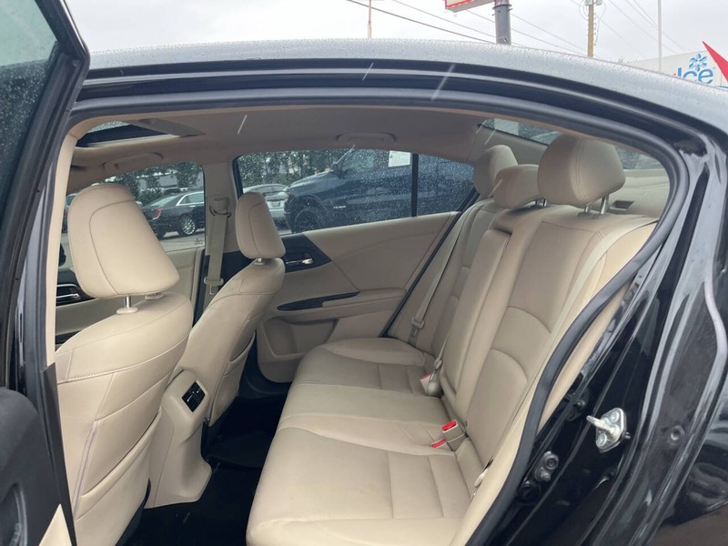 Honda Accord Sedan Vehicle Image 13