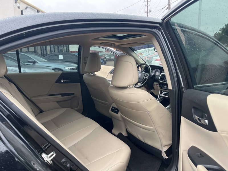 Honda Accord Sedan Vehicle Image 16