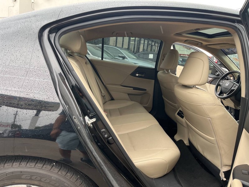 Honda Accord Sedan Vehicle Image 18