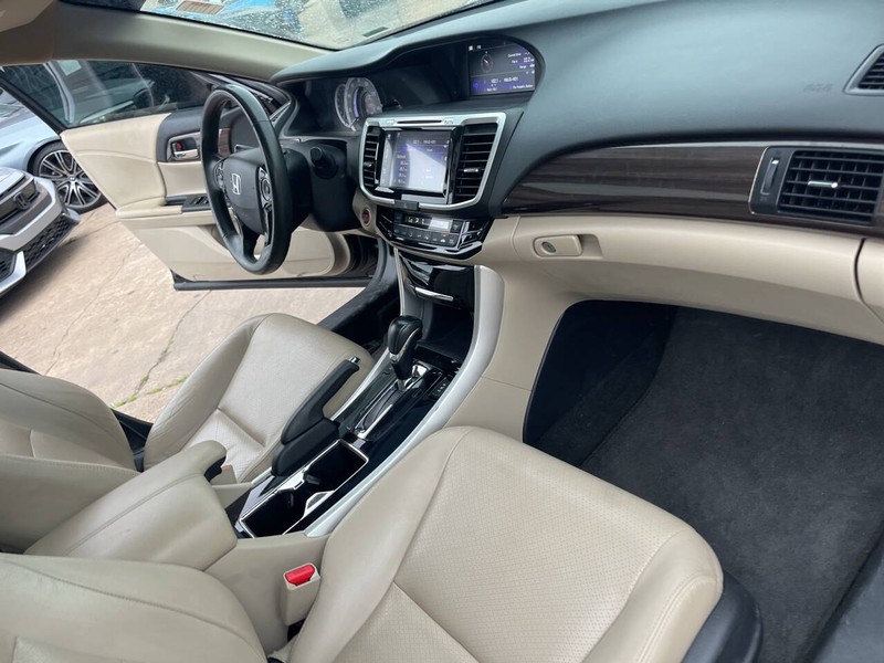 Honda Accord Sedan Vehicle Image 20