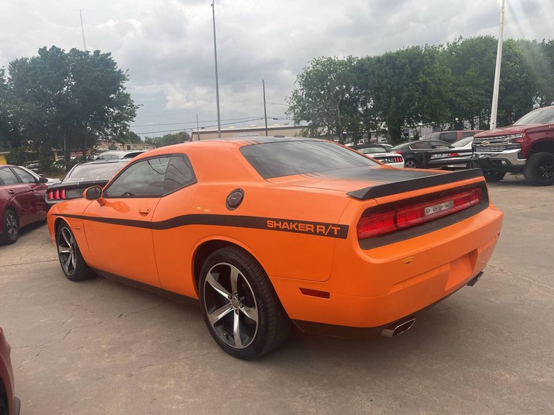 Dodge Challenger Vehicle Image 02